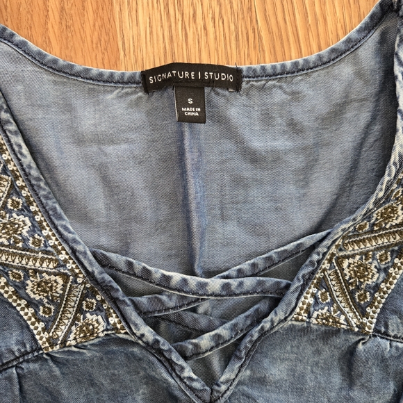 Signature Studio Blue Tunic with Embroidered Detail - Picture 3 of 3